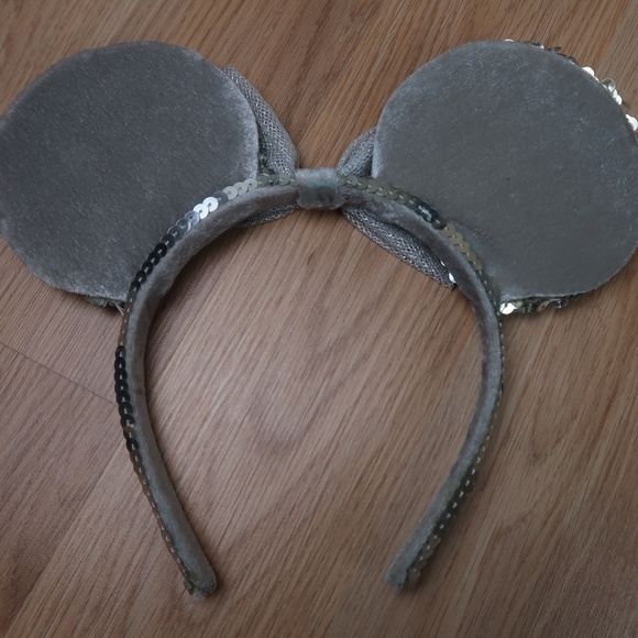DISNEY - Minnie Ears! Silver Sequin (WORN 1x) - Picture 3 of 3